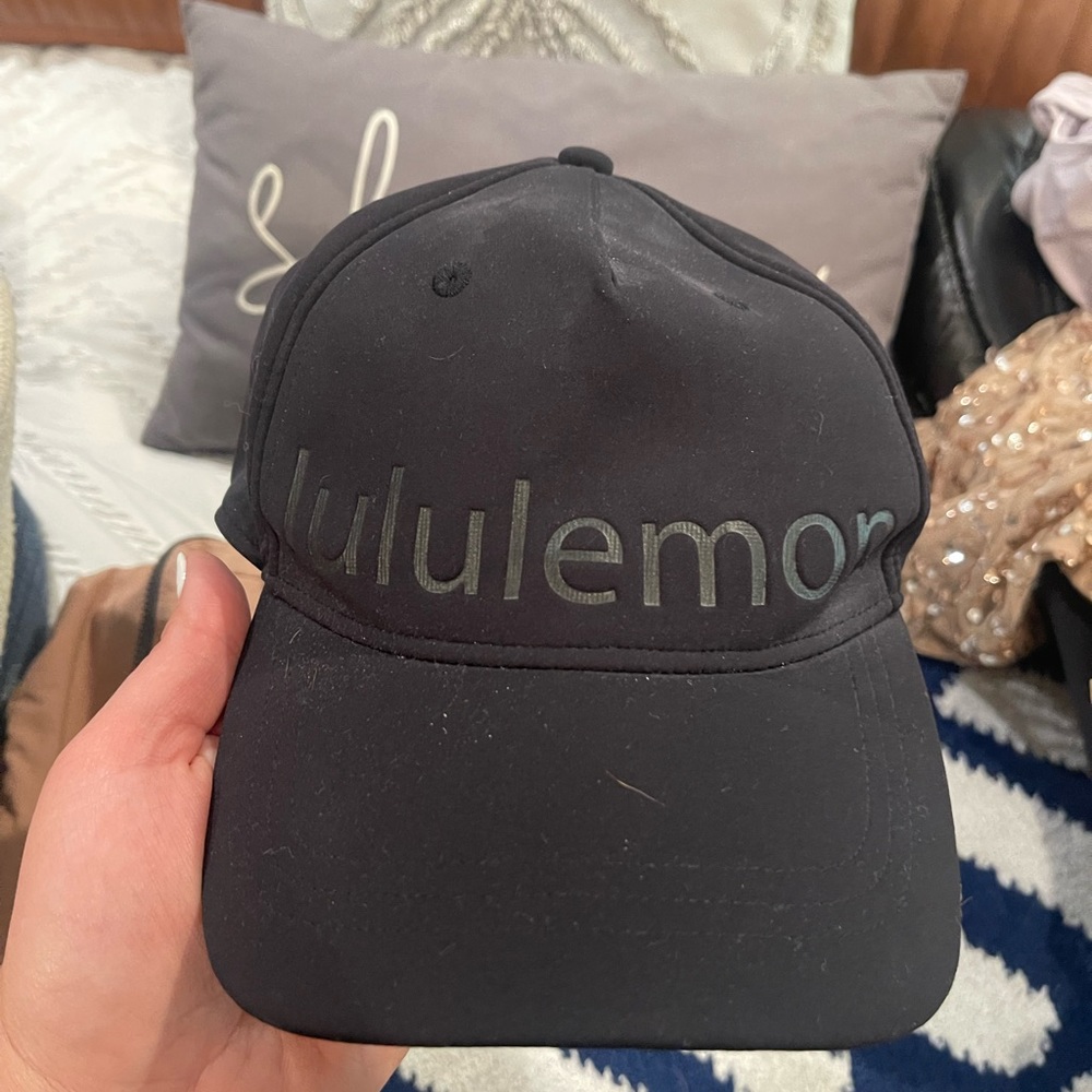 Lululemon running hat.